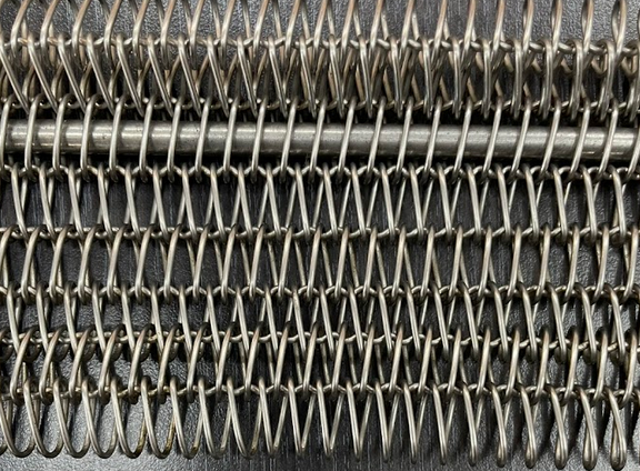 Mesh belt conveyor fryer for chips and small products
